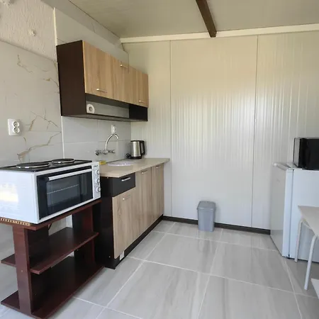 בית הארחה Lenny 3 קרנבו