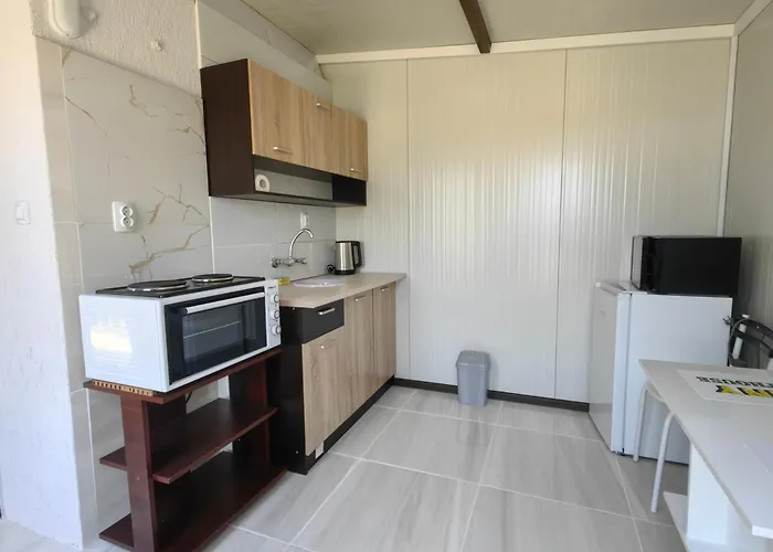 בית הארחה Lenny 3 קרנבו